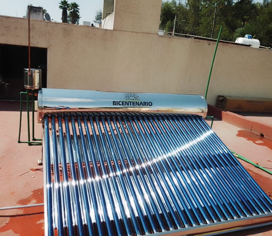 Cliente con calentador solar instalado