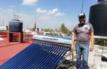 Cliente con calentador solar