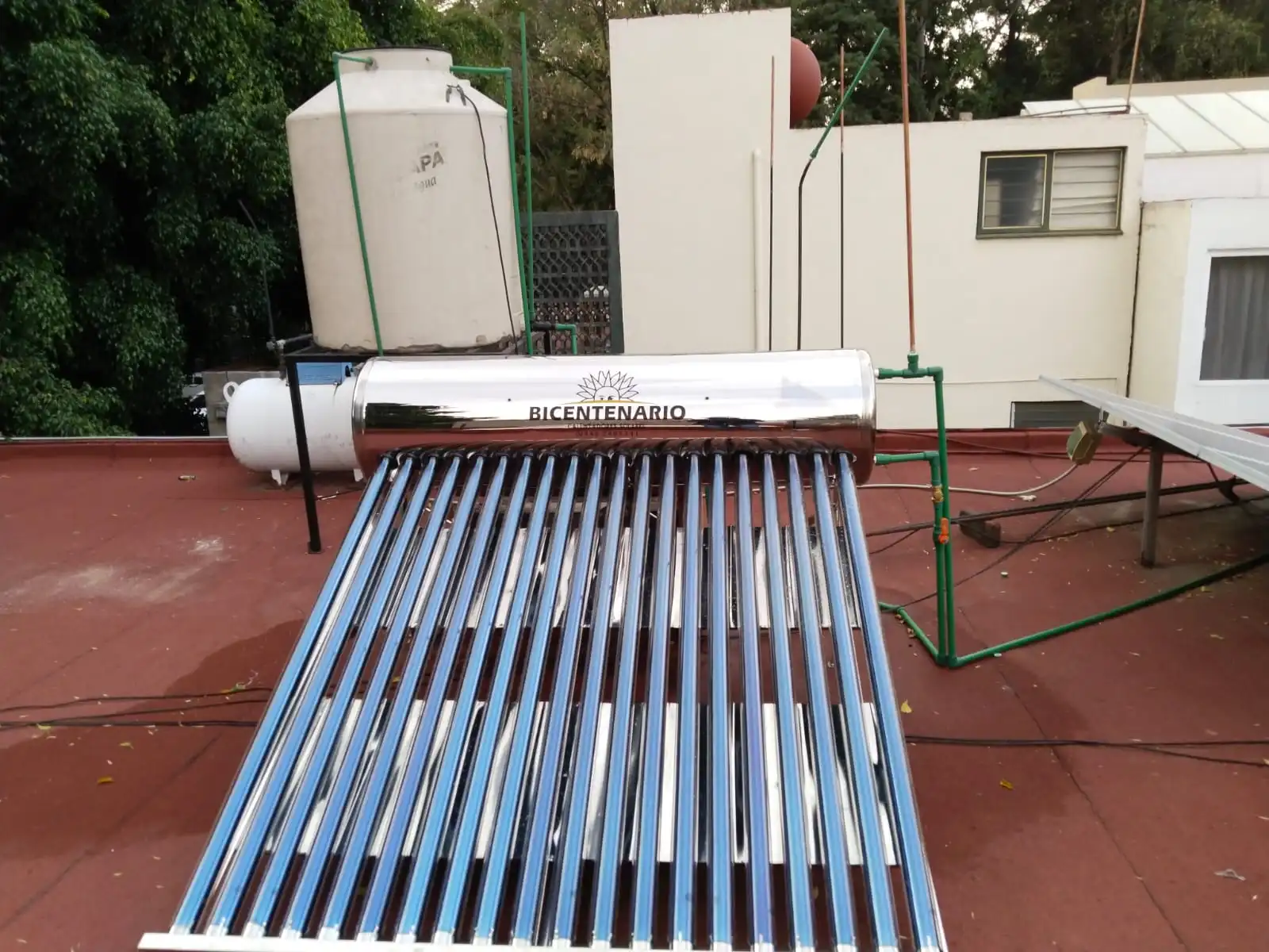 Proceso de mantenimiento de calentador solar
