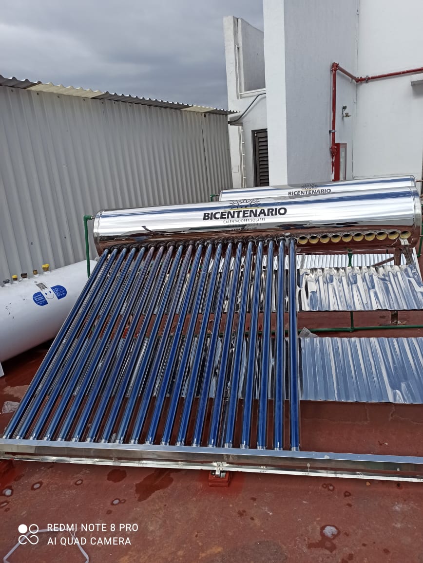 Instalación y mantenimiento de calentador solar